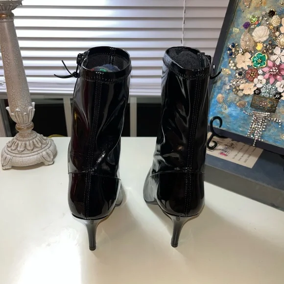 Stuart Weitzman Clingy Patent Leather Pointed Toe Booties!! - Picture 10 of 14